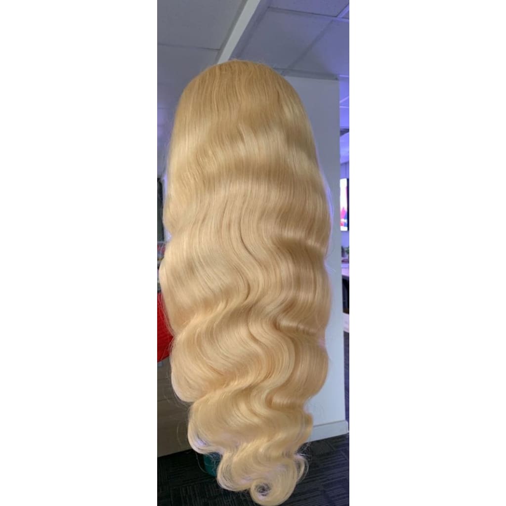 613 wigs - frontal lace / 12 / bodywave - Blond